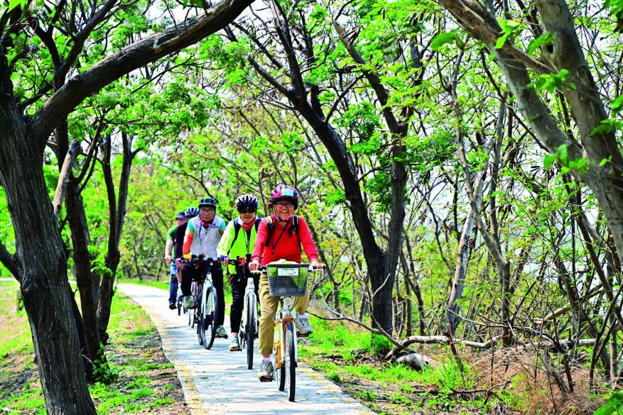 Cycling at a relaxed pace with family and friends is a great way to enjoy the natural and cultural charms of national parks. / Provided by TNPH
